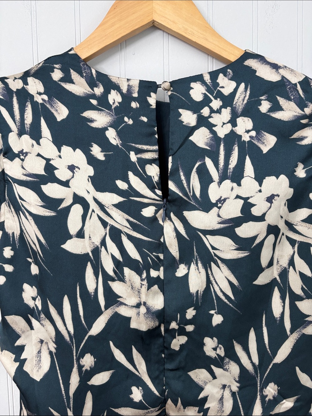 Petal + Pup Lisbeth Green Floral Midi Dress Women Size Medium - Picture 6 of 10